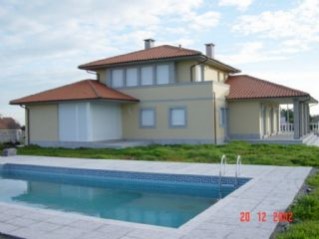 Construccin de vivienda con piscina en zona Cudillero